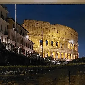 Luxury Domus 2 Apartment