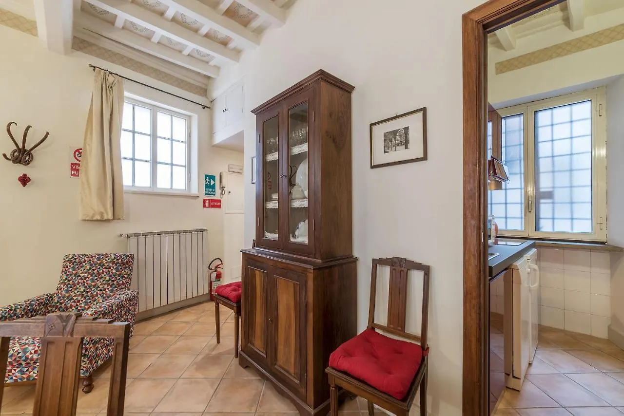 Fontanella Borghese Apartment - FromhometoRoma Italia
