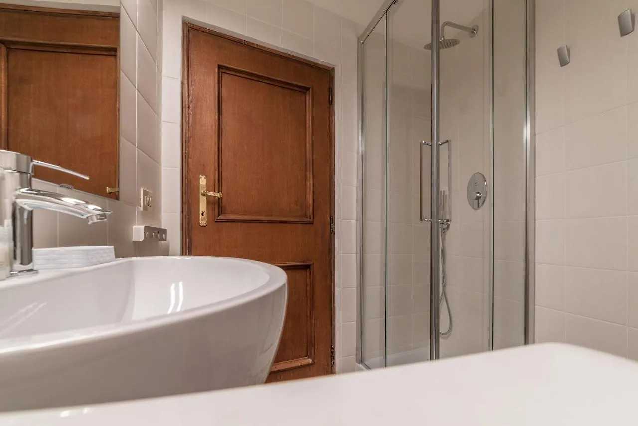 Fontanella Borghese Apartment - FromhometoRoma Italia